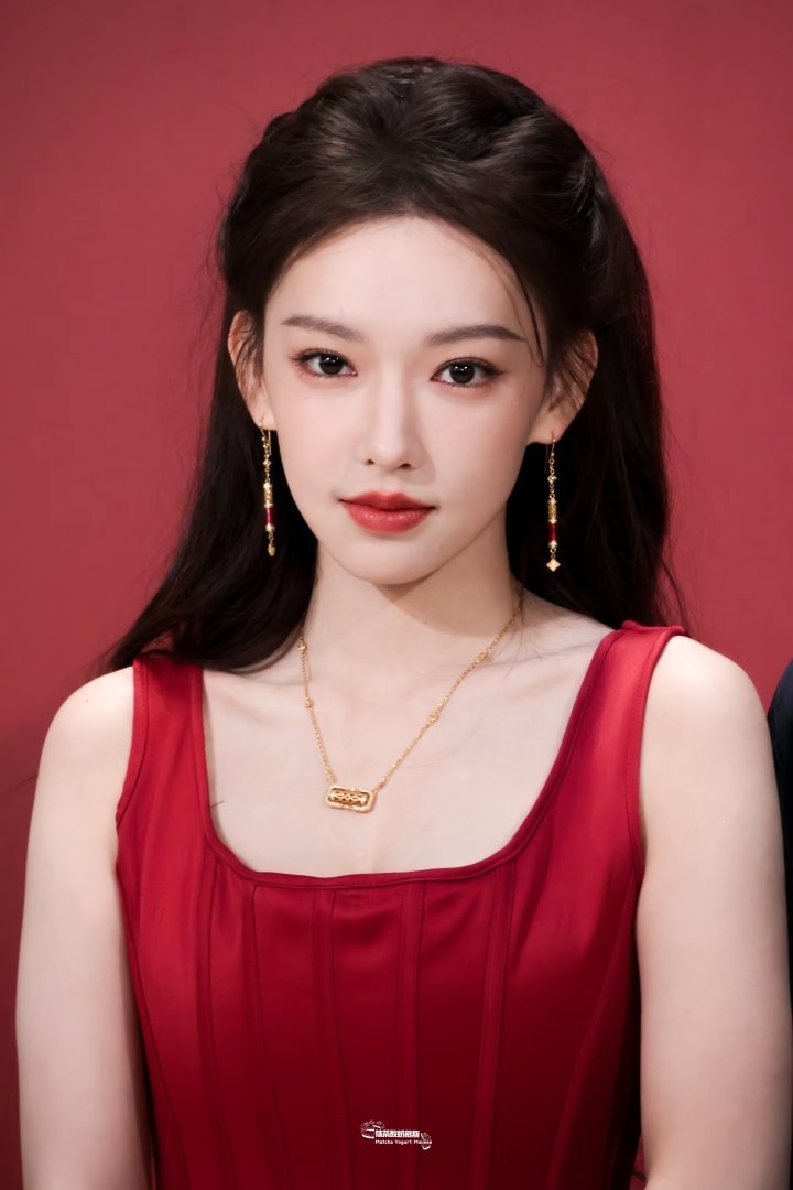 盘点那些穿红裙最惊艳的女明星：TOP9 孔雪儿TOP8 章若楠TOP7 赵露思T