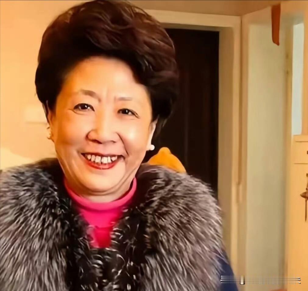 不是庞书令想惹麻烦，
而是庞家被逼到了墙角。当年庞家把137件珍贵家藏捐给国家，