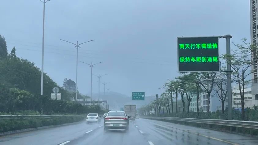 买车之前先“问驾”——【每日汽车小知识（249）】雨季来临，这份行车安全贴士请收