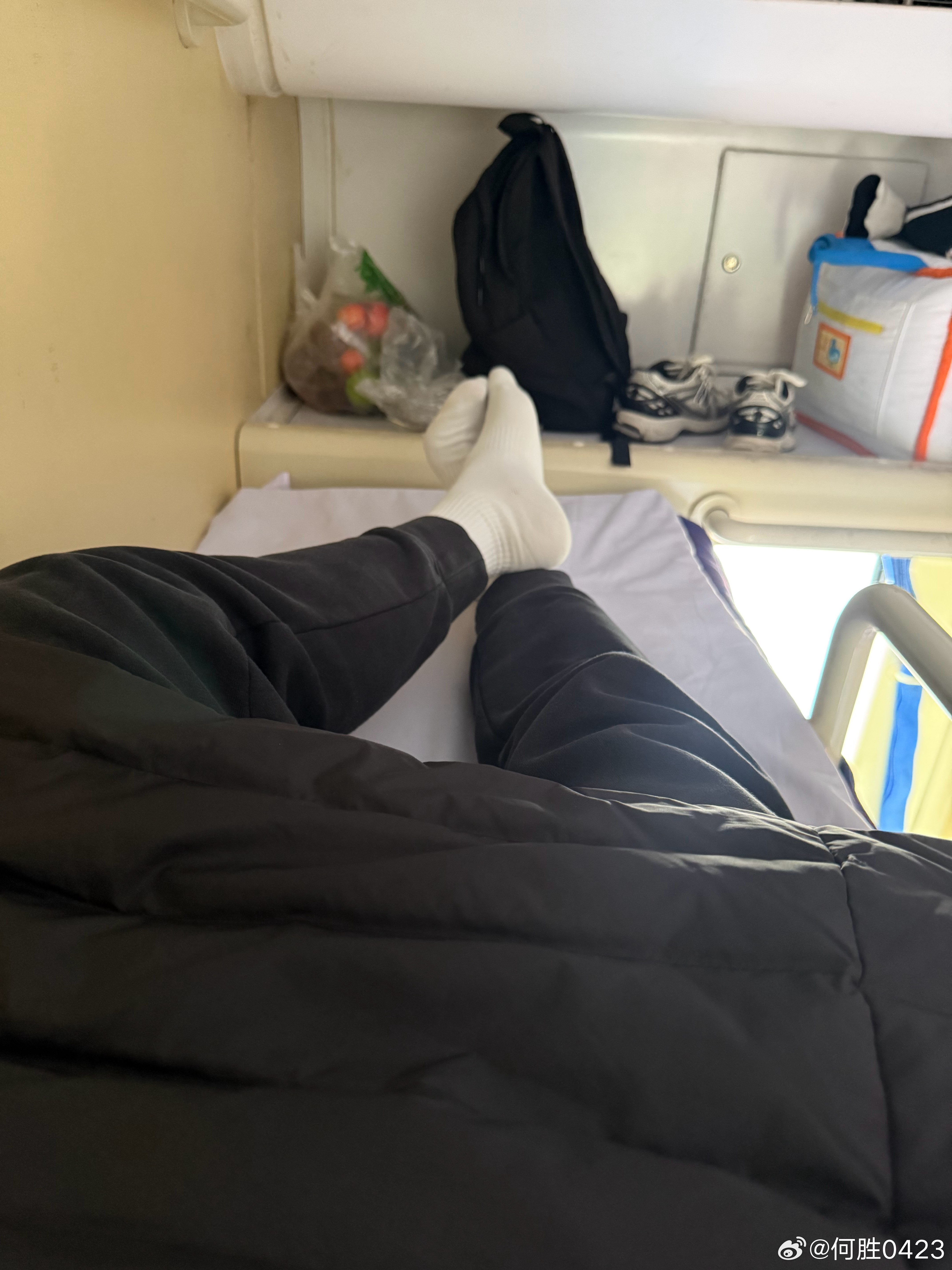 坐了一趟终点到乌鲁木齐的火车，可惜到峨眉就下车了，真想直接坐回家了 