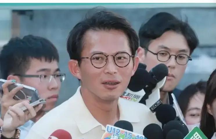 黄国昌喊话赖清德，要赖清德必须做三件事。

第一件事就是赖清德必须向岛内的民众做