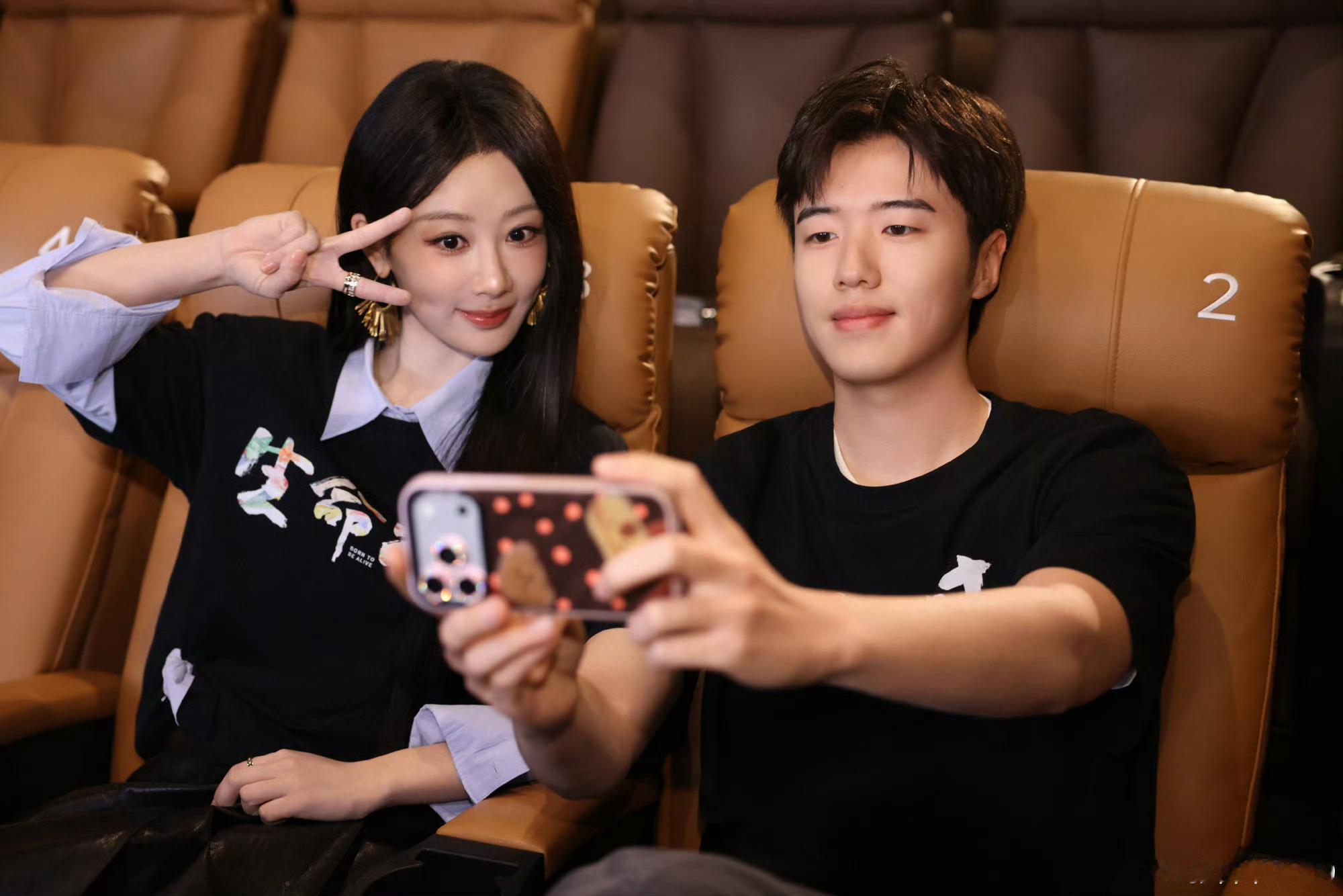 杨紫张哲华互动杨紫晒与张哲华合照太可爱了，期待我们生命树，期待白菊