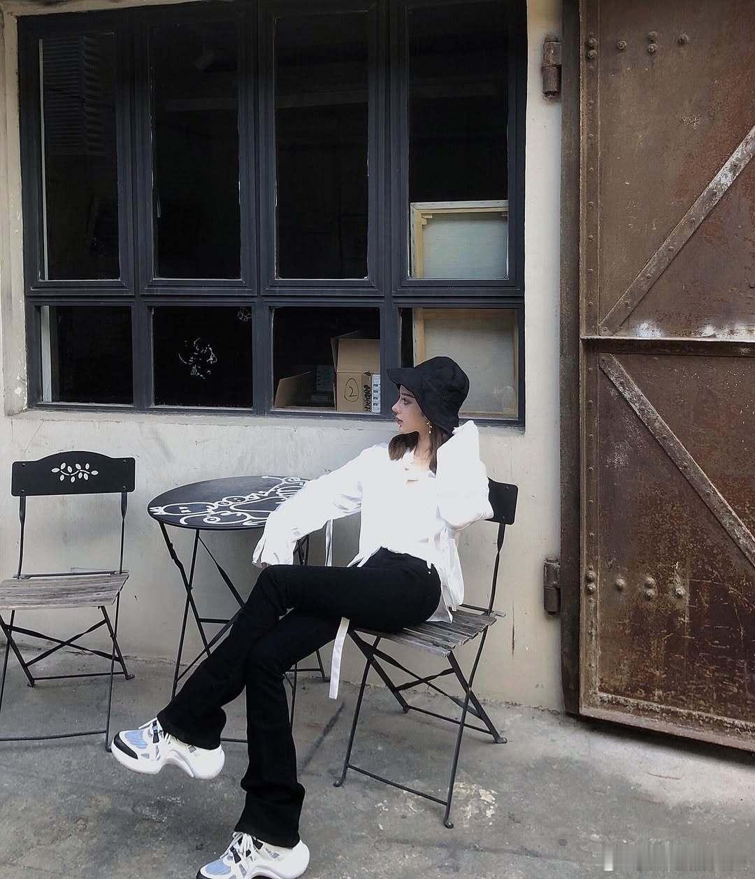 你喜欢这款气质的美人? 