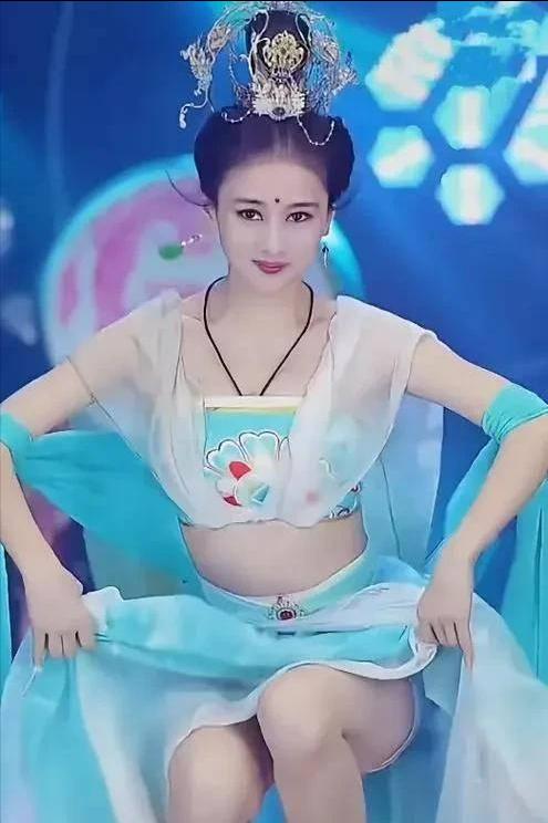 家印案一审开庭！还记得当年的恒大歌舞团吗🔥
4月13-14日，许家印及恒大集团