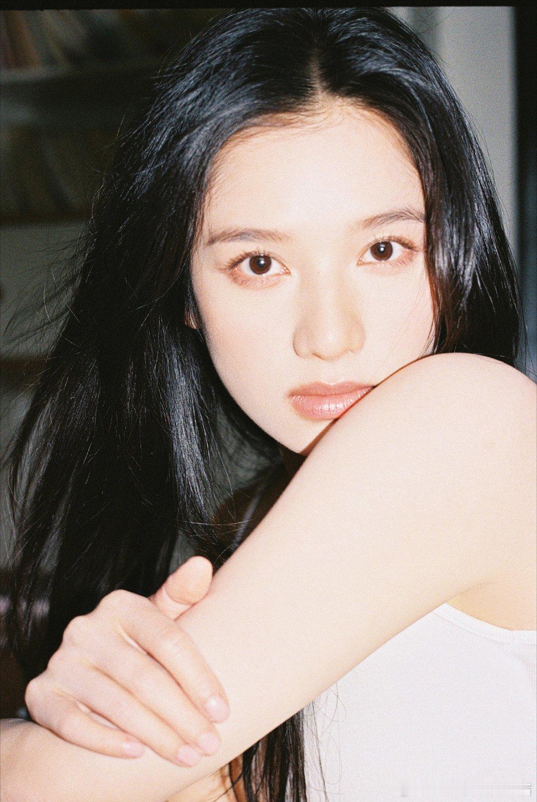 张婧仪生日写真 