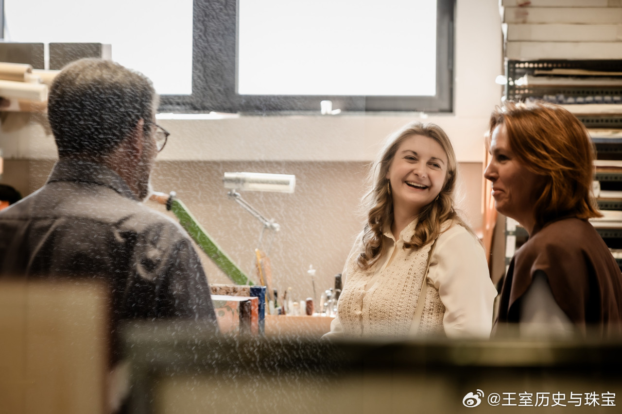 新闻 2026.3.23 卢森堡大公夫人斯蒂芬妮造访手工书籍装订的御用供应商Da