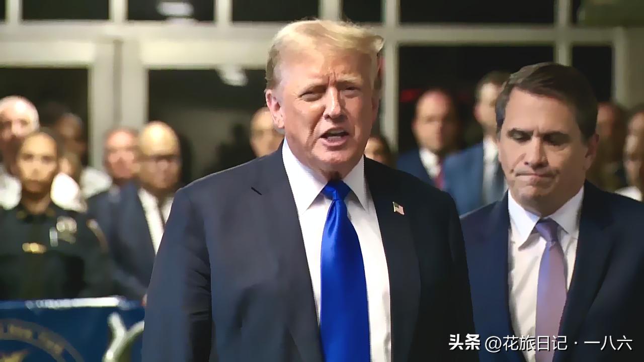 特朗普喊“拦不住伊朗导弹”，伊朗外长怒喷：美国百姓在交“以色列优先税”
 
一边