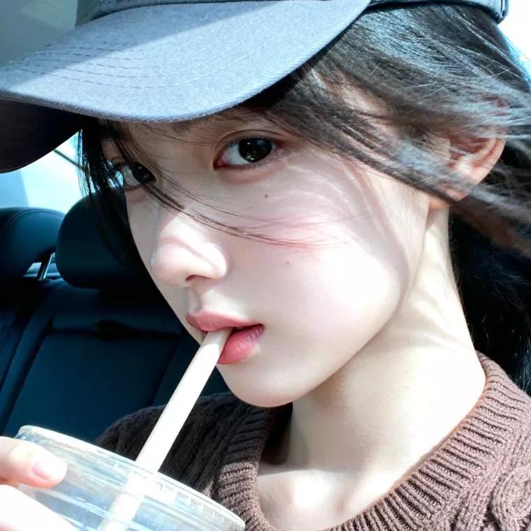 夏日清凉饮料，车中享受美好时光夏日的微醺 夏天爽口饮 解渴饮料 解暑降温饮料 冰