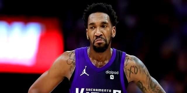 萨克拉门托国王队的操作，真让人看不懂。
迈克·布朗教练刚说完要优化阵容，转头就把