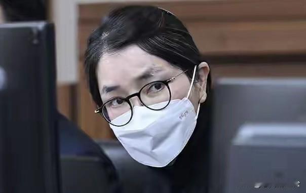 尹锡悦没有选择替金建希顶罪！尹锡悦称对妻子受贿买官卖官等毫不知情，否认在这些事情