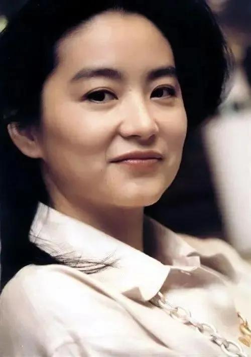 林青霞是一位备受赞誉的女演员，她的职业生涯中充满了无数的亮点和成就。

林青霞的