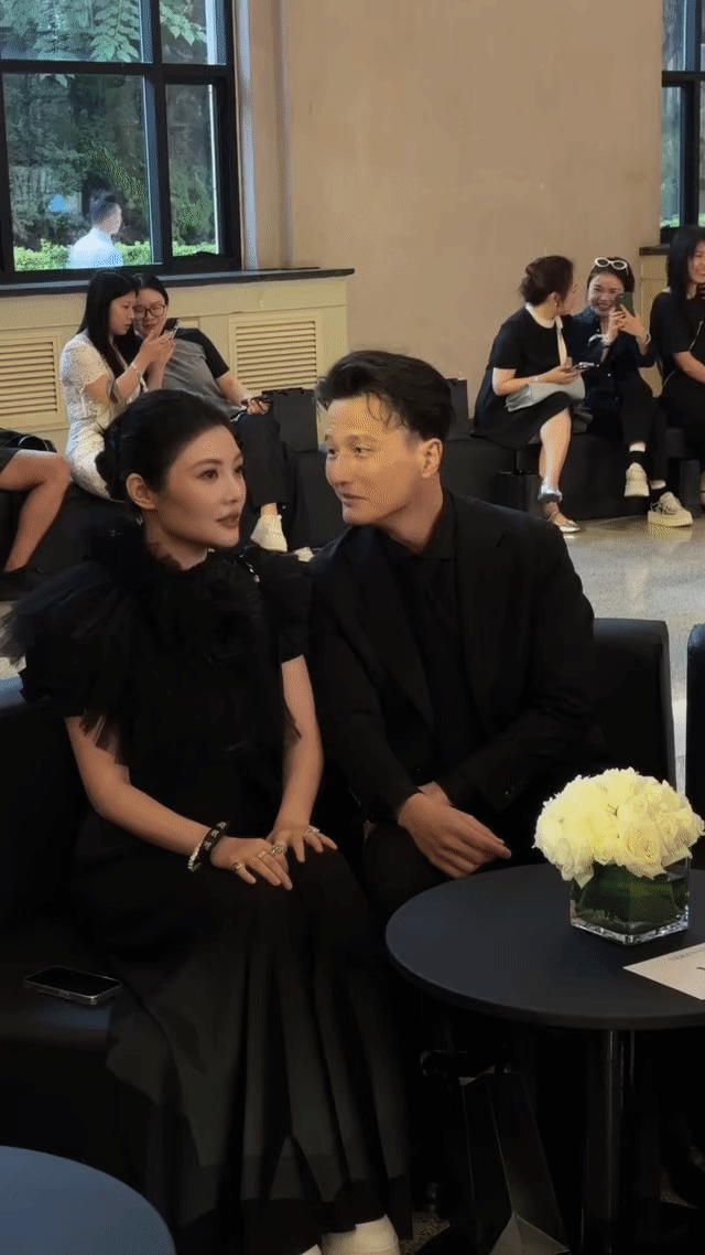 尹子维十几天不见徐冬冬的反应 谁能懂啊他看徐冬冬那股痴迷劲儿 ​​​