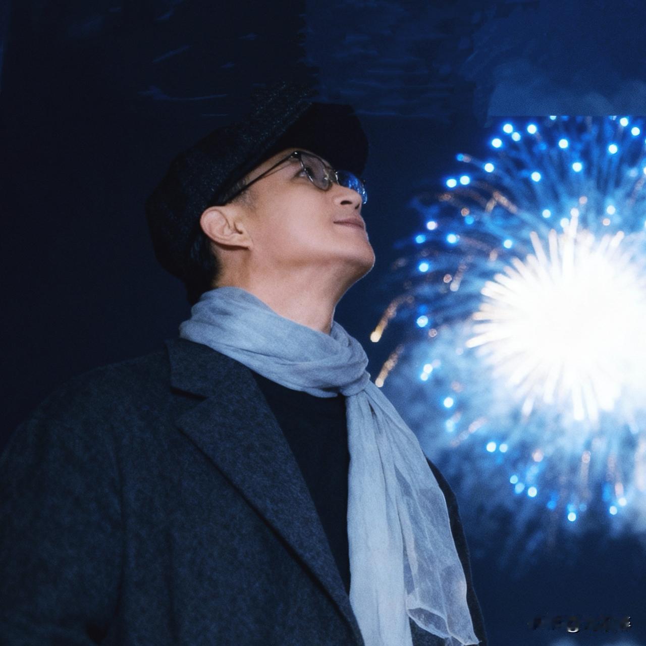 我度量小，实在经不起素某三的折腾！
此人常常把她的小作文私发给我，
我为了支持、