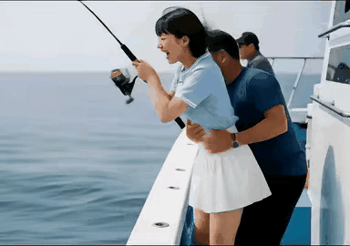 这项运动是个男人都会喜欢的，深海钓鱼充满紧张刺激和乐趣，有美女相伴，人生得意，亦