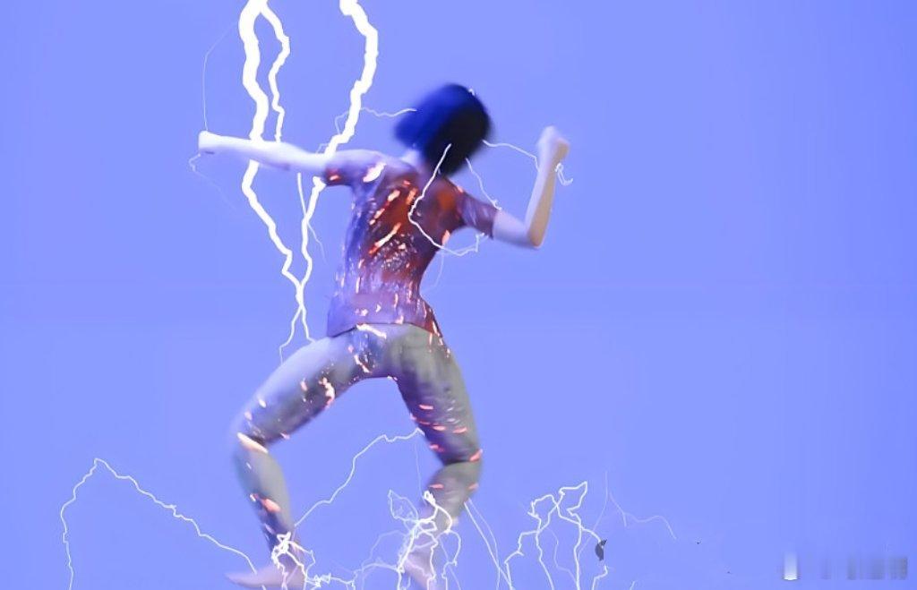 身陷泥潭，仍端着臭架子，狠起来连自己都骗，这不是牛，是疯。它肯定会被雷劈死，这不