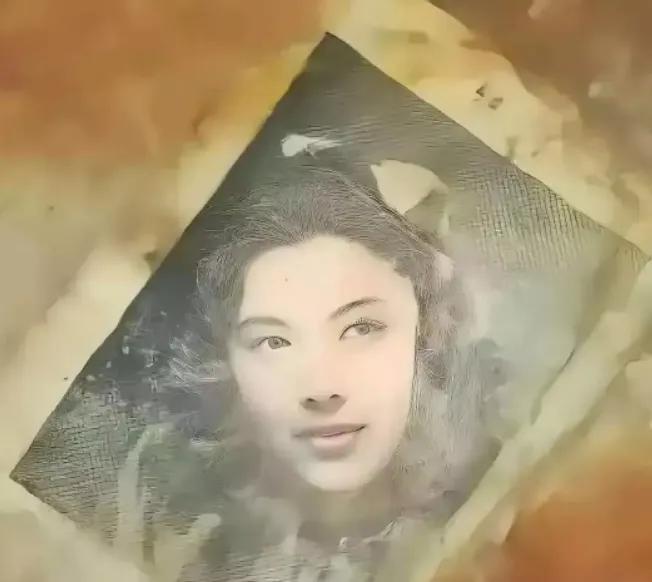 2016年，一批志愿军烈士遗骸魂归故里，工作人员在编号506的棺椁中，清理出一面