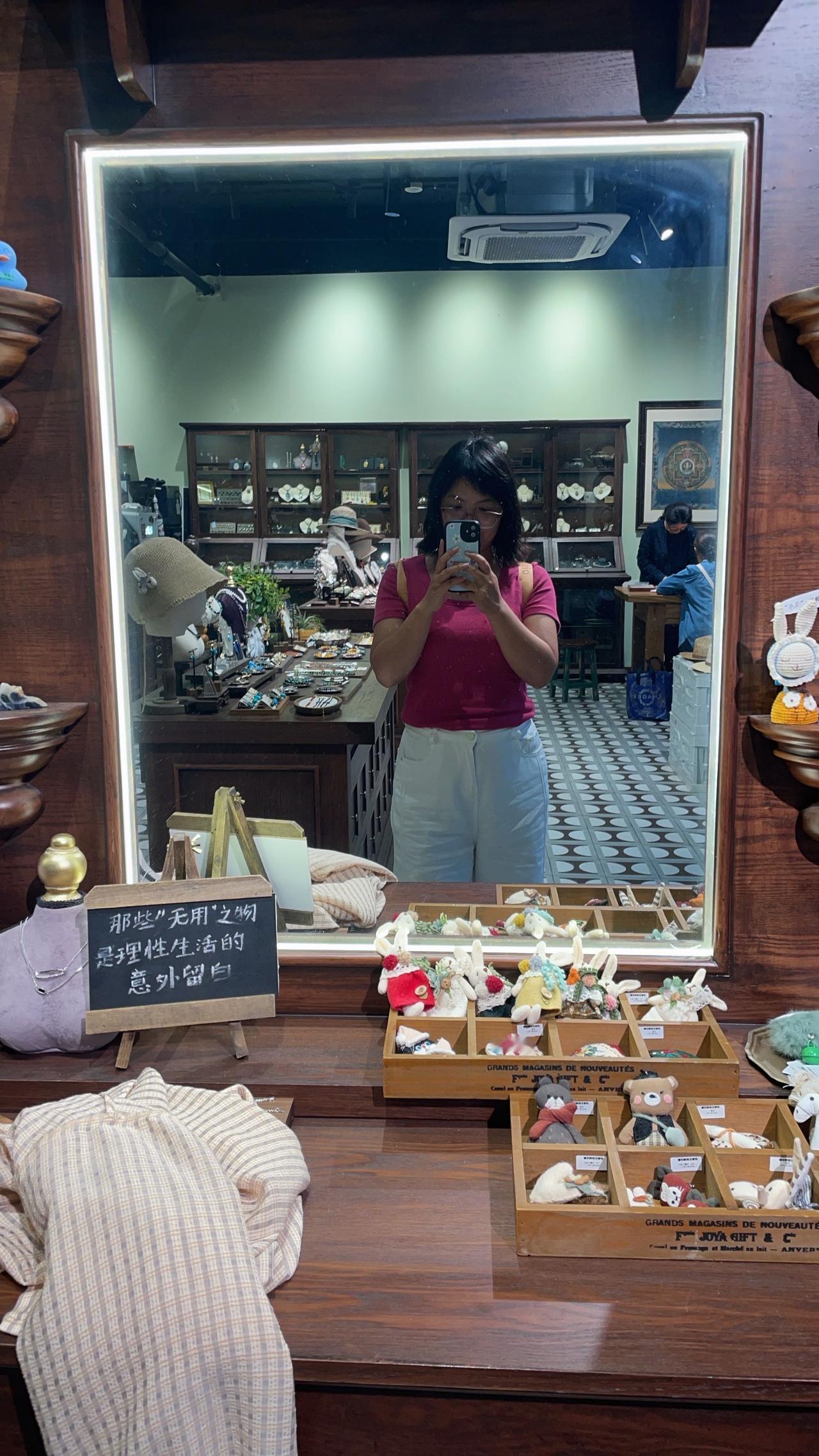 有人问我：出去玩，为什么不带着老公？

我老公，身体比较弱。

他晕车、晕船，甚