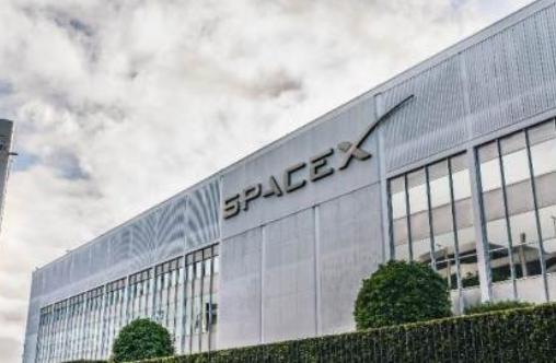 直接炸了！SpaceX 官宣彻底封锁中国大陆。
就在 6 月 5 日，无数网友亲