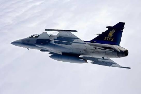 【哥伦比亚宣布订购16架瑞典“鹰狮”战机】当地时间11月14日，哥伦比亚总统佩特