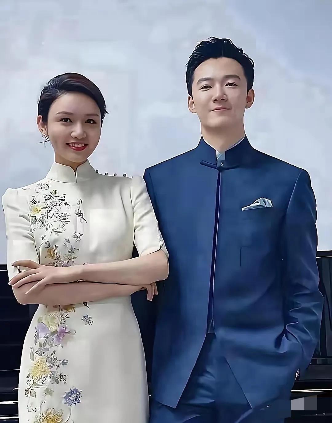 龙洋张韬同台主持2026马年春晚，都是圈粉能手
多年前就有消息称二人很般配，有人