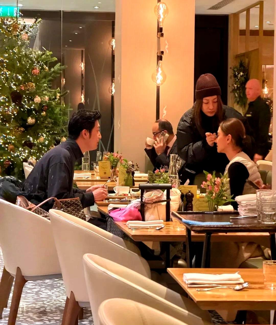 伦敦偶遇窦骁何超莲 人家感情好的很
 

伦敦偶遇时，两人约会吃饭，何超莲边吃边