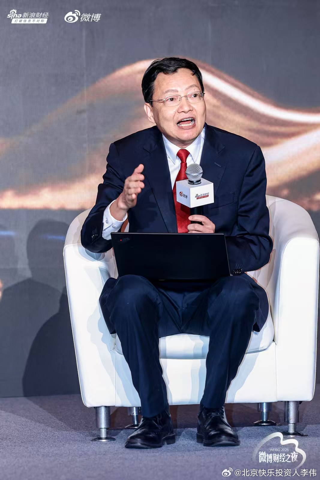 很多人都认为老师是死多头，但是他的发言更接地气，从投资者实战收益角度考虑，你就会