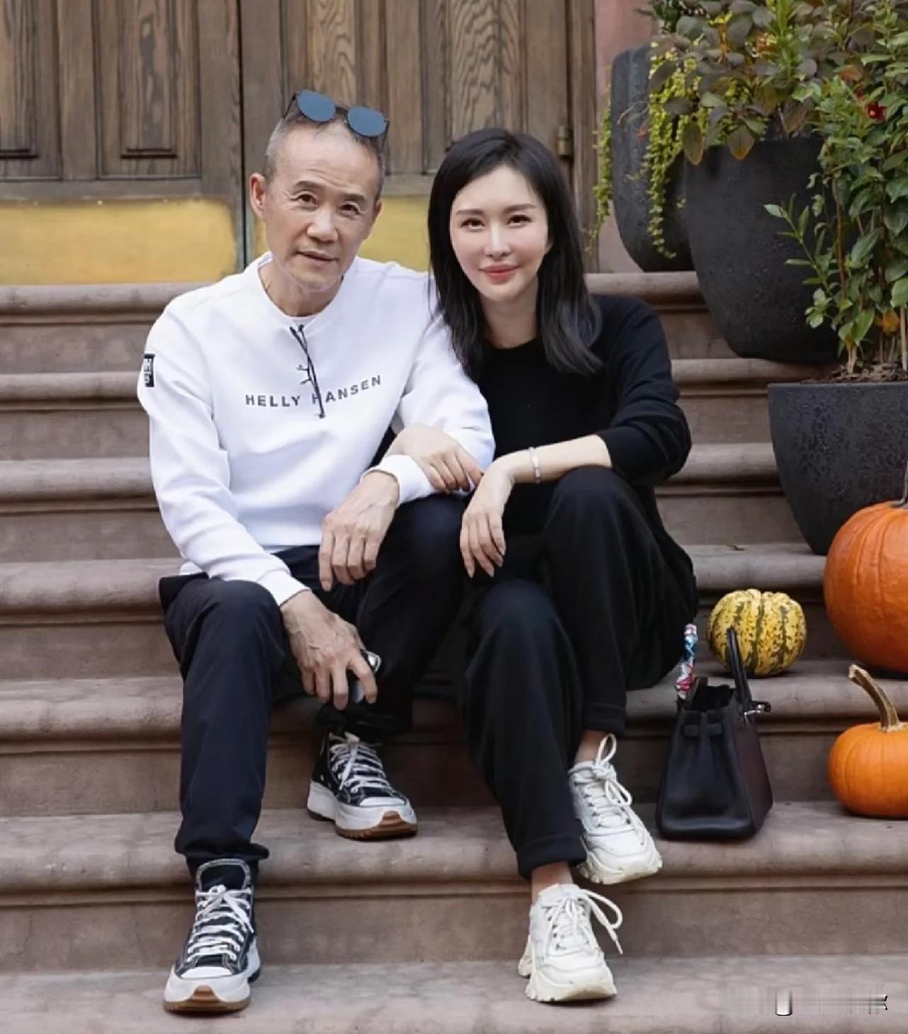 不管哪个年纪的人，都可以爱。王石虽然年纪大了，但心不见得老了，心还可以柔软，可以