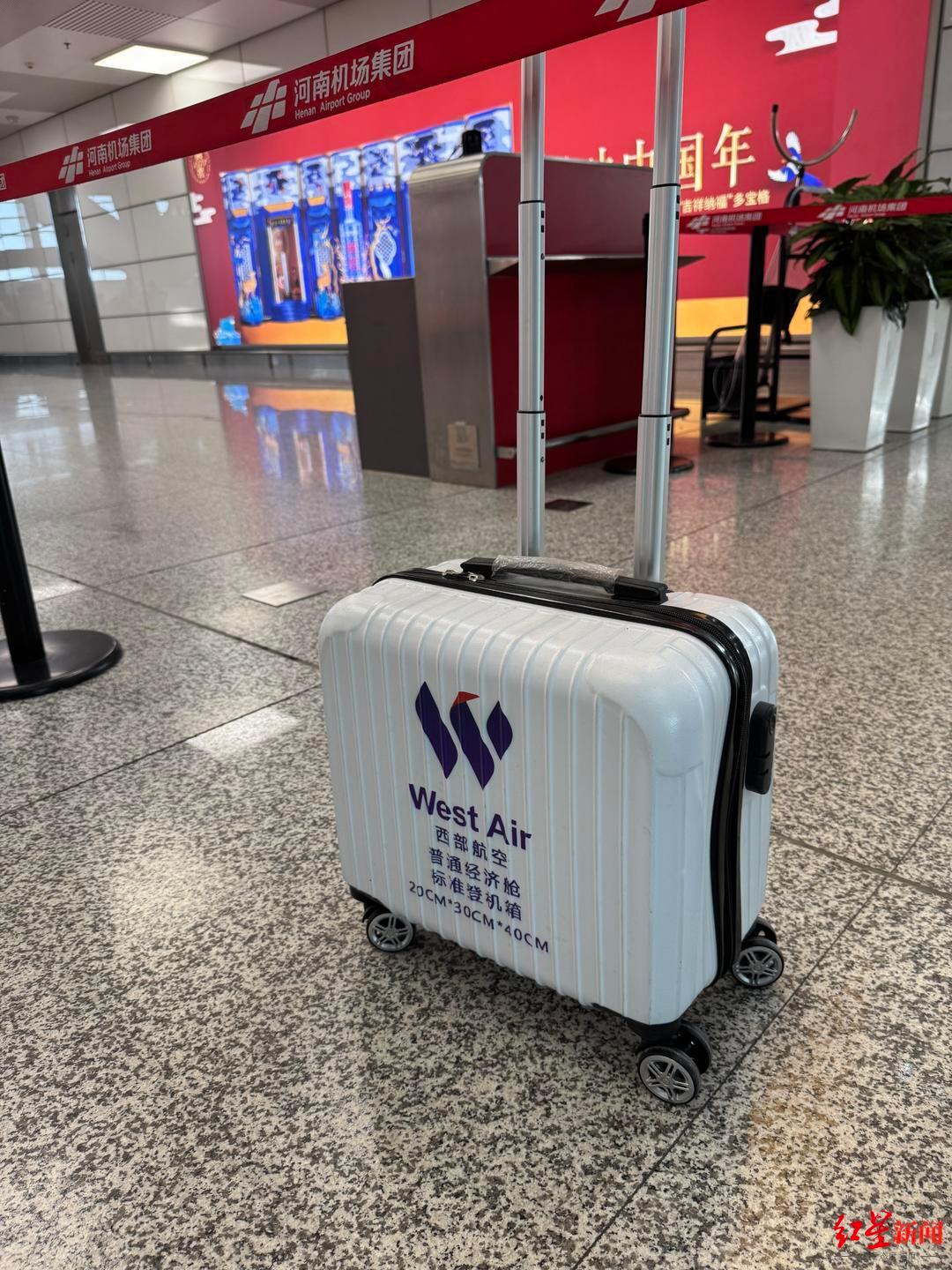 【#登机前20分钟被收行李费律师起诉廉航#】 #廉航回应登机前收行李费被起诉# 