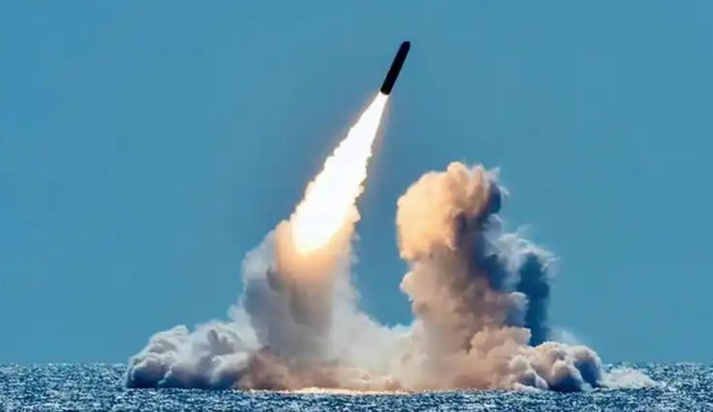 美国与以色列为什么一开始就袭击伊朗高层，就是为了让伊朗陷入群龙无首的地步，好逐步