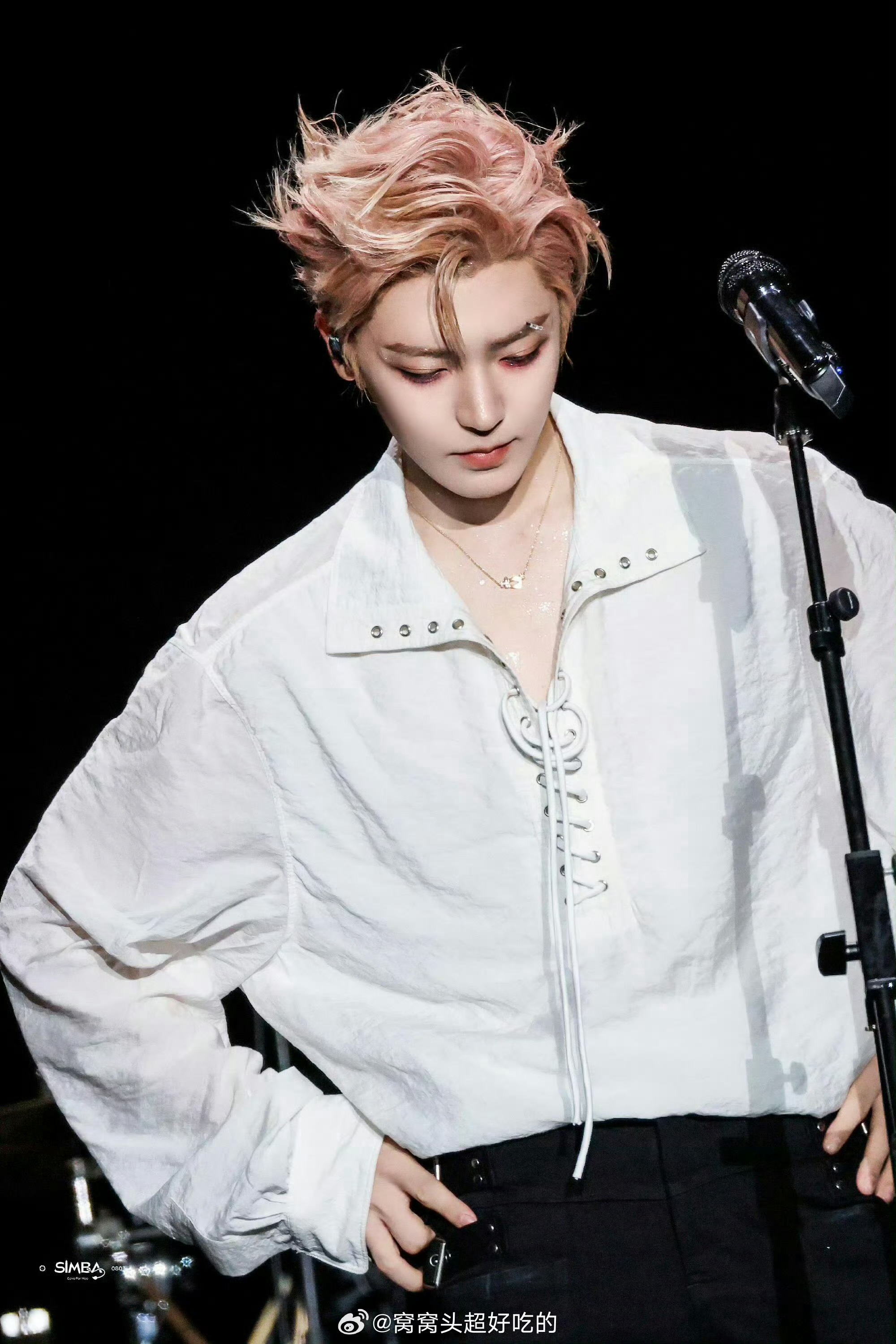 侯明昊巡演官宣节奏 侯明昊2026年巡演第一站南京站今天官宣！这是真事业批，演技