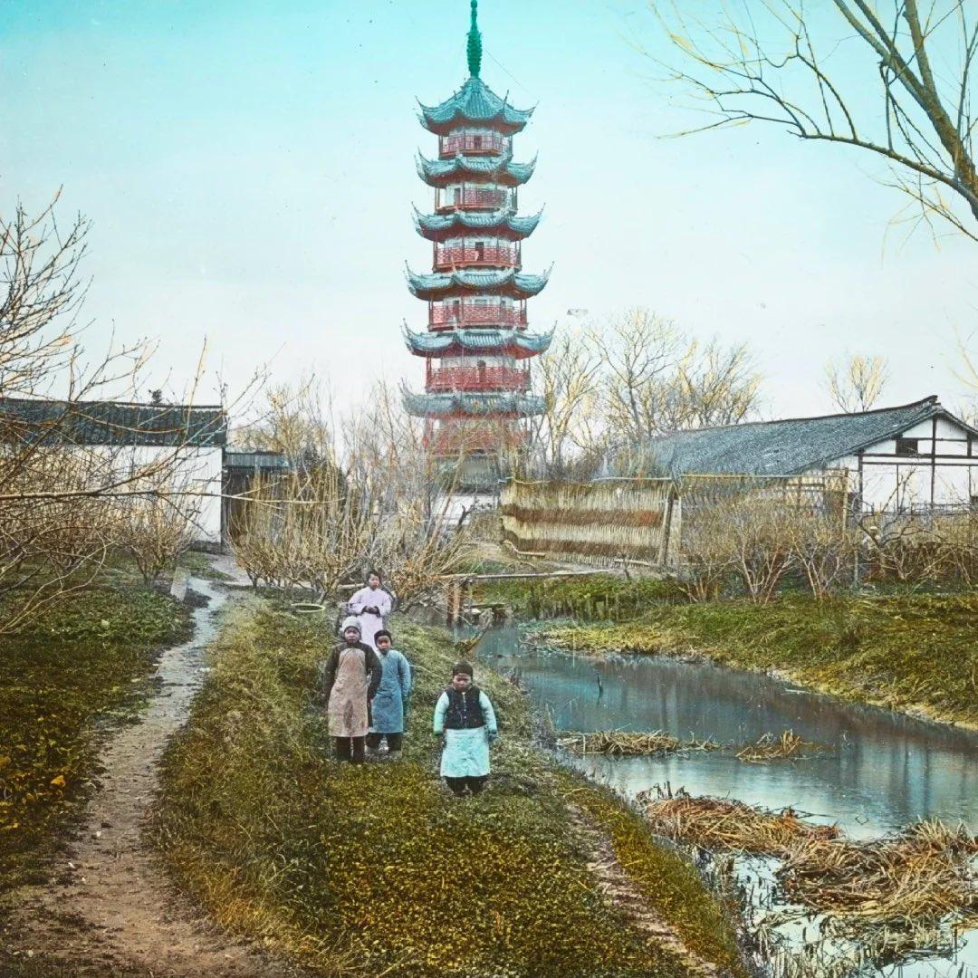 1905年，上海龙华塔 