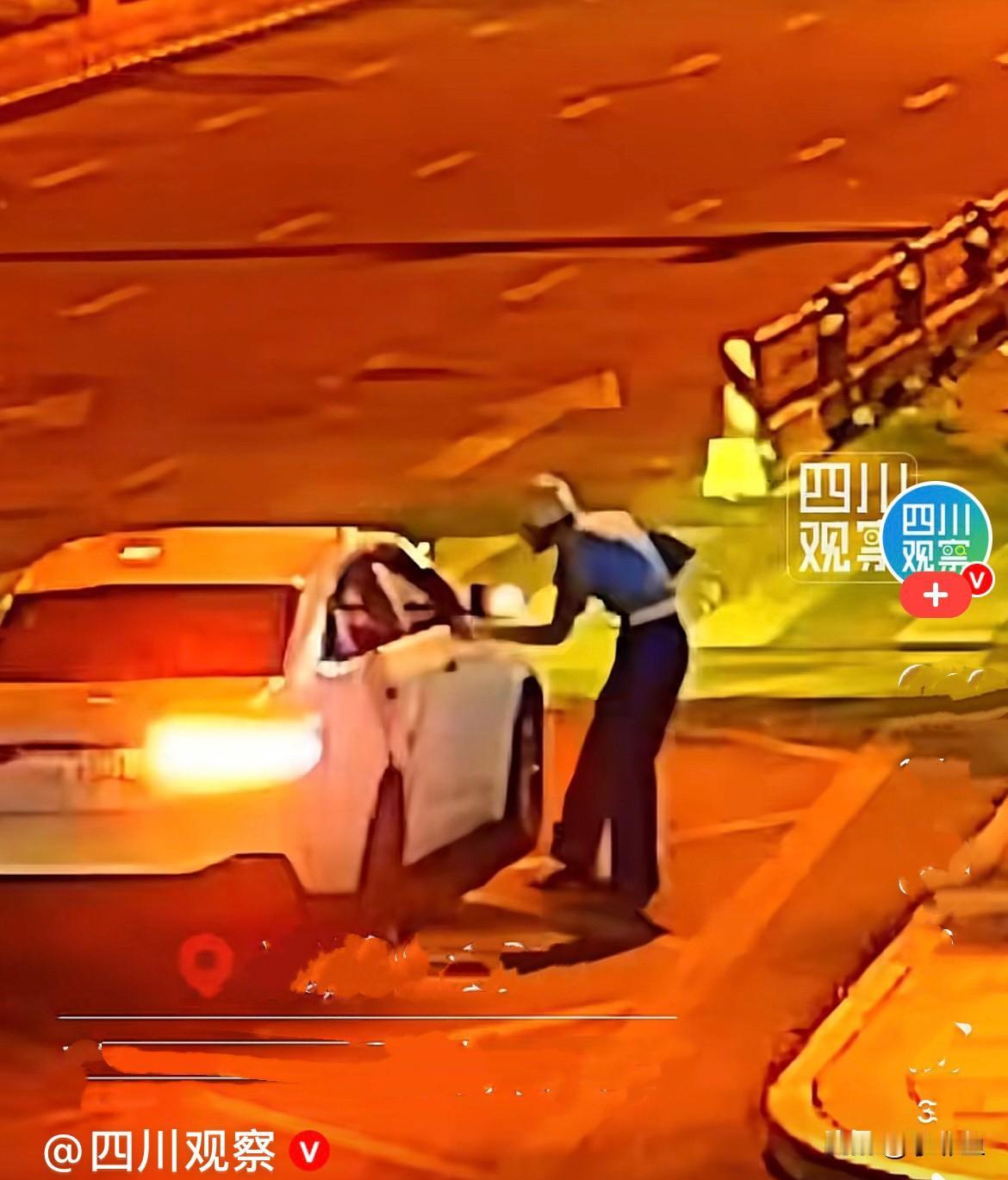近日，凌晨两点的成都，整座城市陷入深夜的宁静，大部分人早已进入梦乡，滴滴司机王先