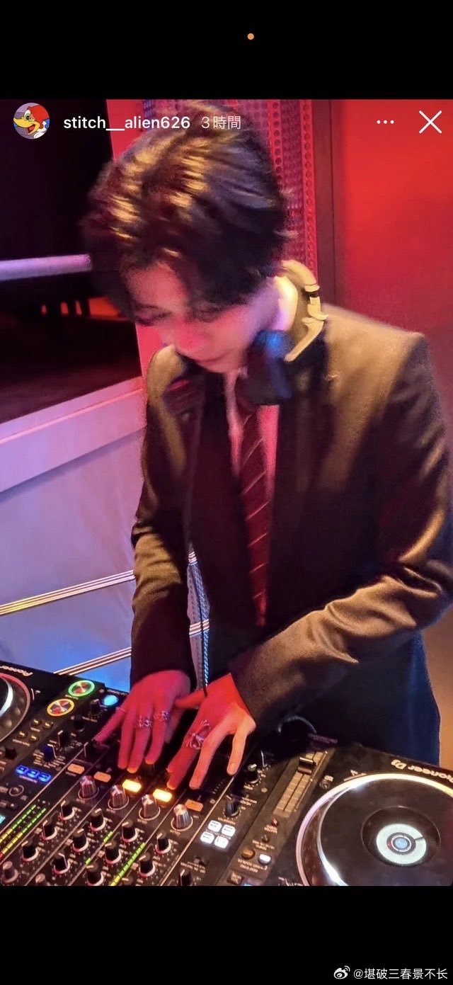 长尾谦杜小号中午被爆了，然后我一看27个粉丝，27个人的号都能被爆出来，还和朋友