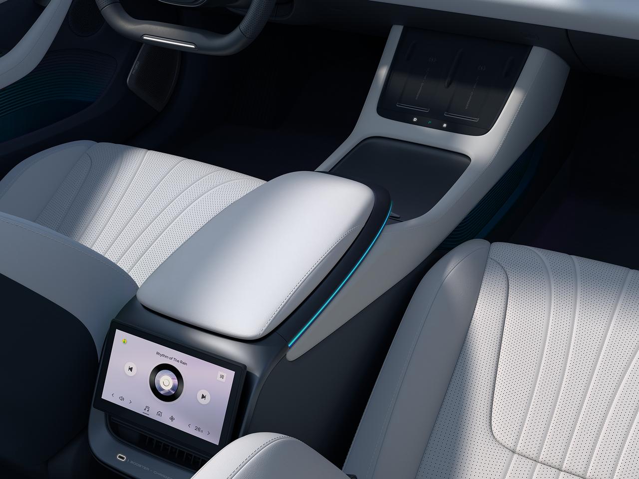 近日，极越07的内饰官图正式发布，新车定位为中大型车，将在下半年上市，将采用纯视