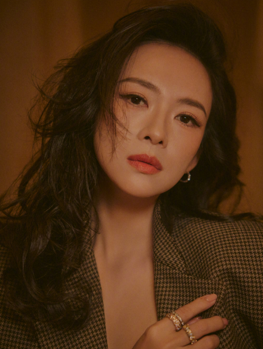 1.章子怡要和田栩宁合作的瓜是真的，她自己也是愿意带一下的。2.李昀锐的时尚资源