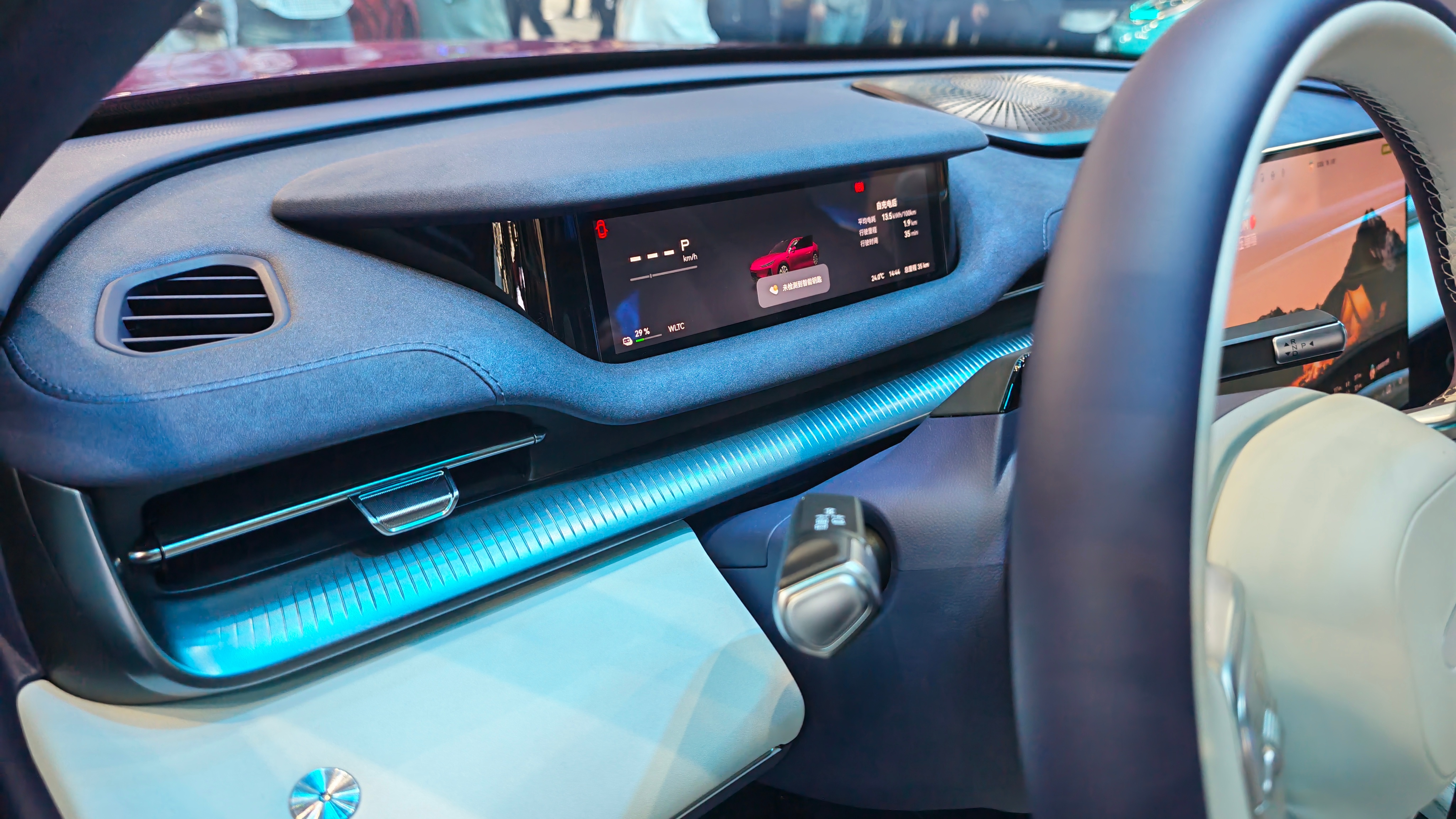 智驾数码团2026北京车展首日，风云展台被围得水泄不通。因为就在今天，风云品牌首