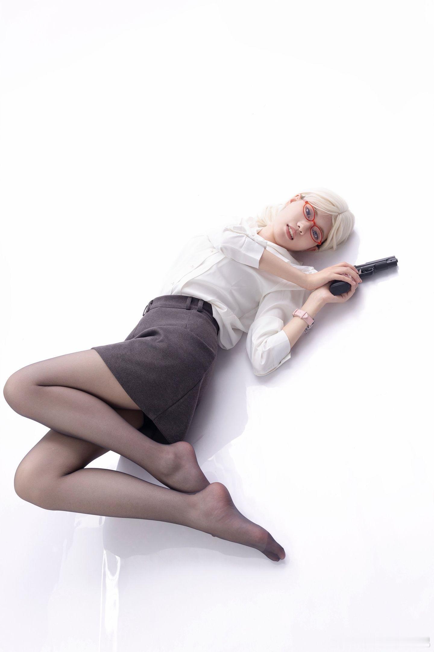 jk私影举起手来美女