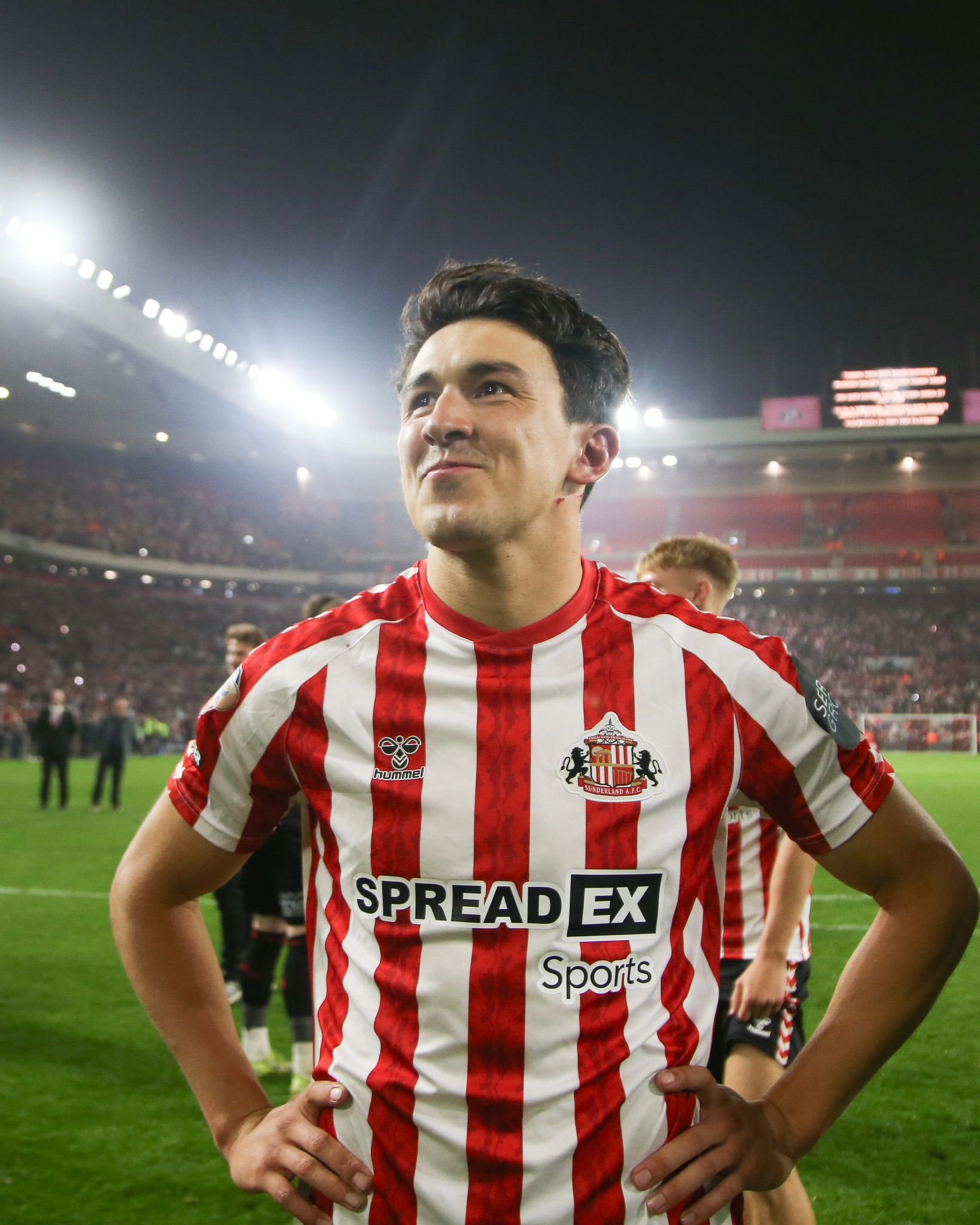 出生于1994年的桑德兰后卫卢克·奥尼恩，在31岁的年纪首次踢上了英超联赛。这位