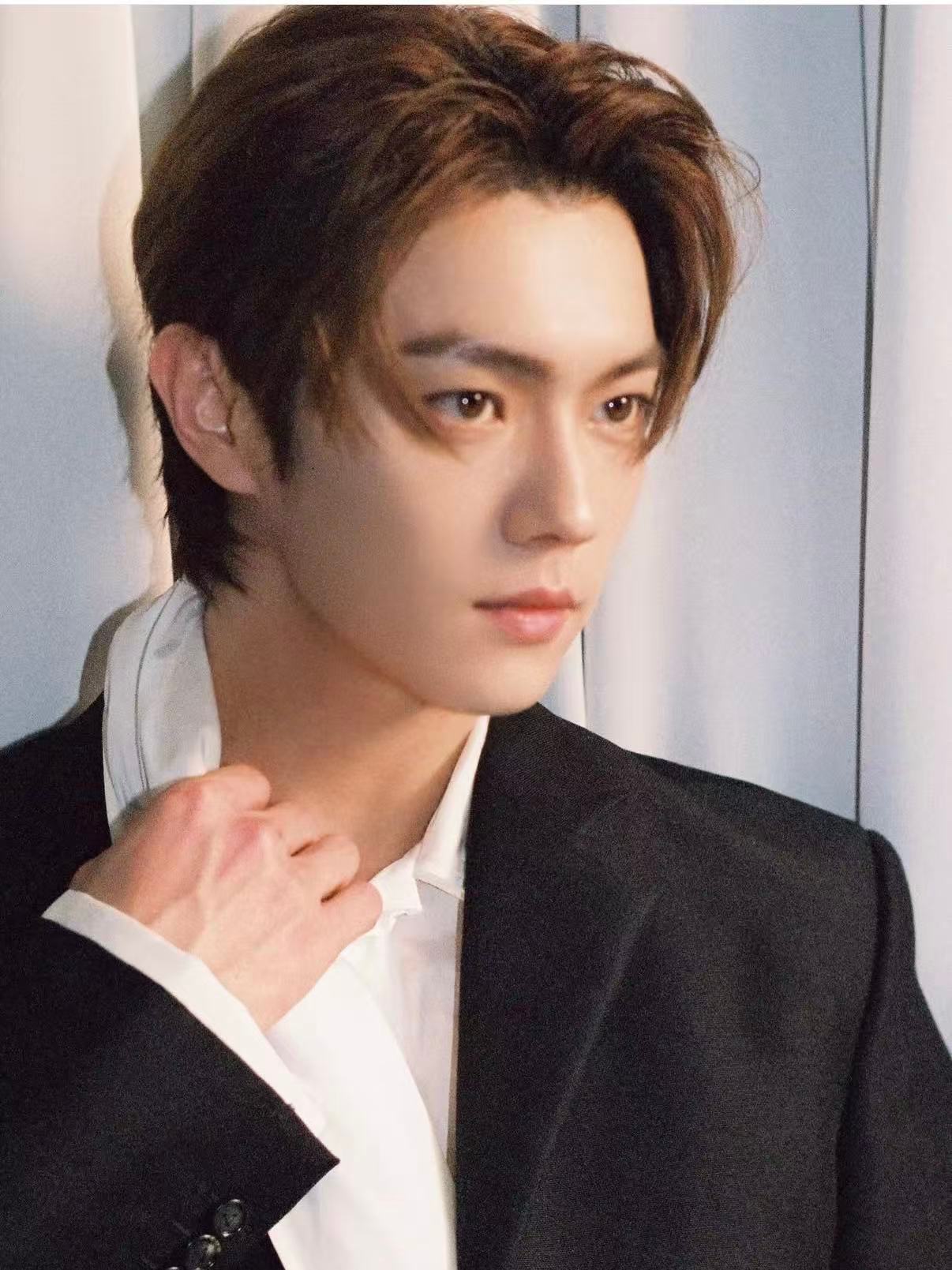 遥寄一份新周柔软惦念，愿晨昏安然，心中有光，所遇皆温柔，所行尽坦途。周一晚安许凯