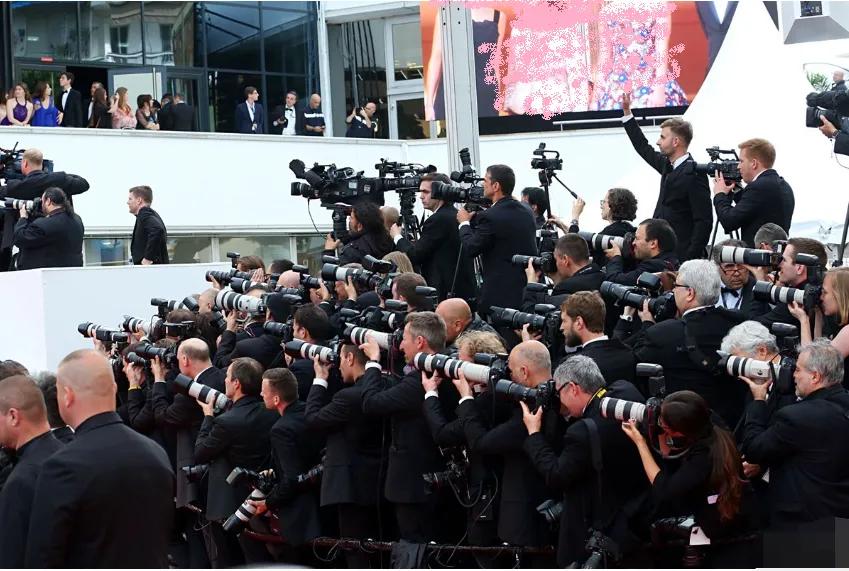 海外传来一条消息，国内还没有传开，但国外已经炸锅了！
 
当下，巴塞罗那MWC大