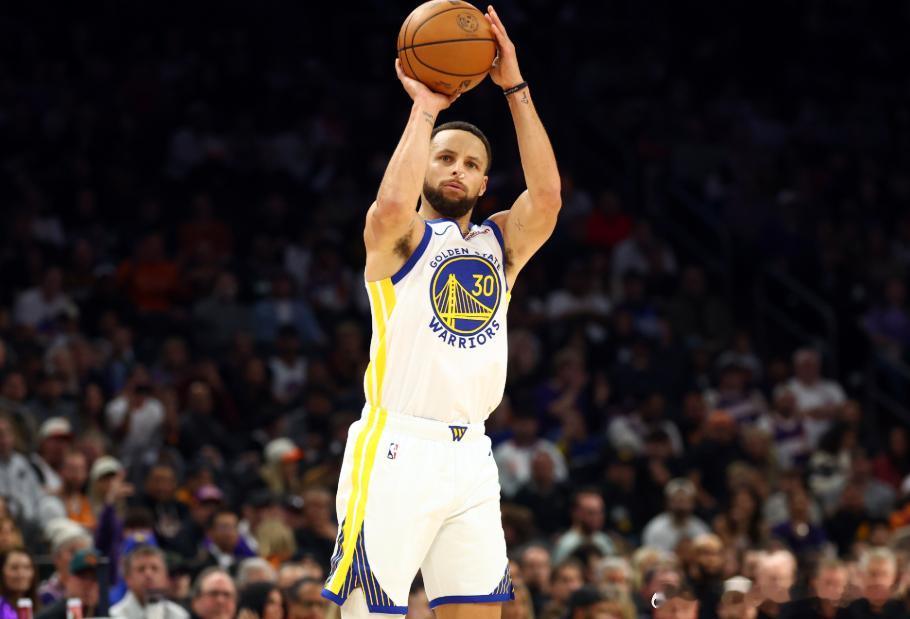 今日前NBA球员钱德勒·帕森斯在播客节目“Run It Back”中谈到了库里的