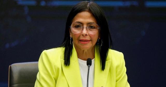 美国人终于不装了，就在昨天，他们直接把桌子掀了，指着我们的鼻子宣告：委内瑞拉的石