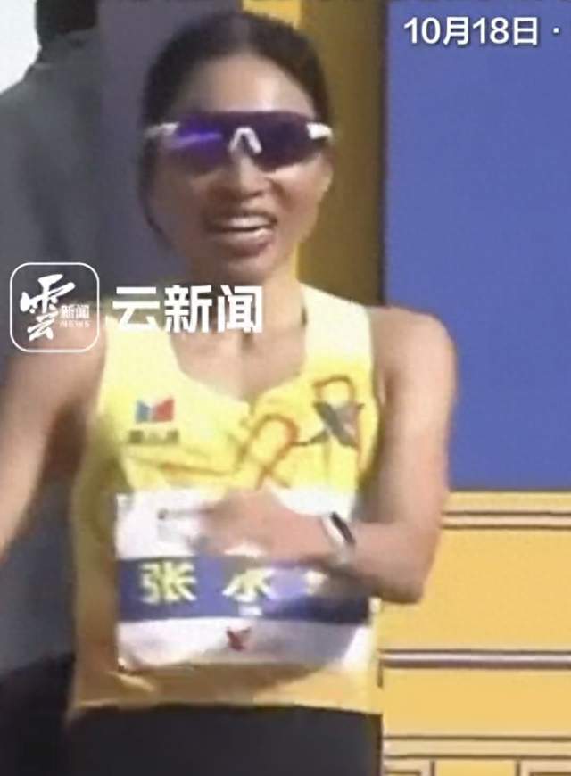 2小吋29分07秒！她跑破西马纪录的那一刻，整座长安城都为她让路