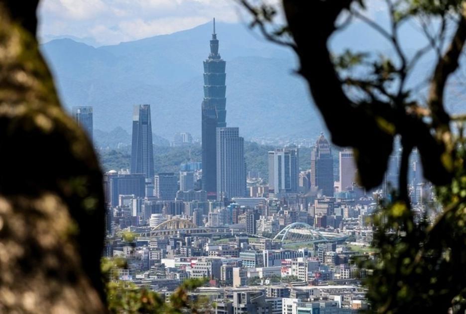 岛内民调爆惊天数据！超六成拒上战场，郑丽文喊“和”求两岸和解
 
2026年初，