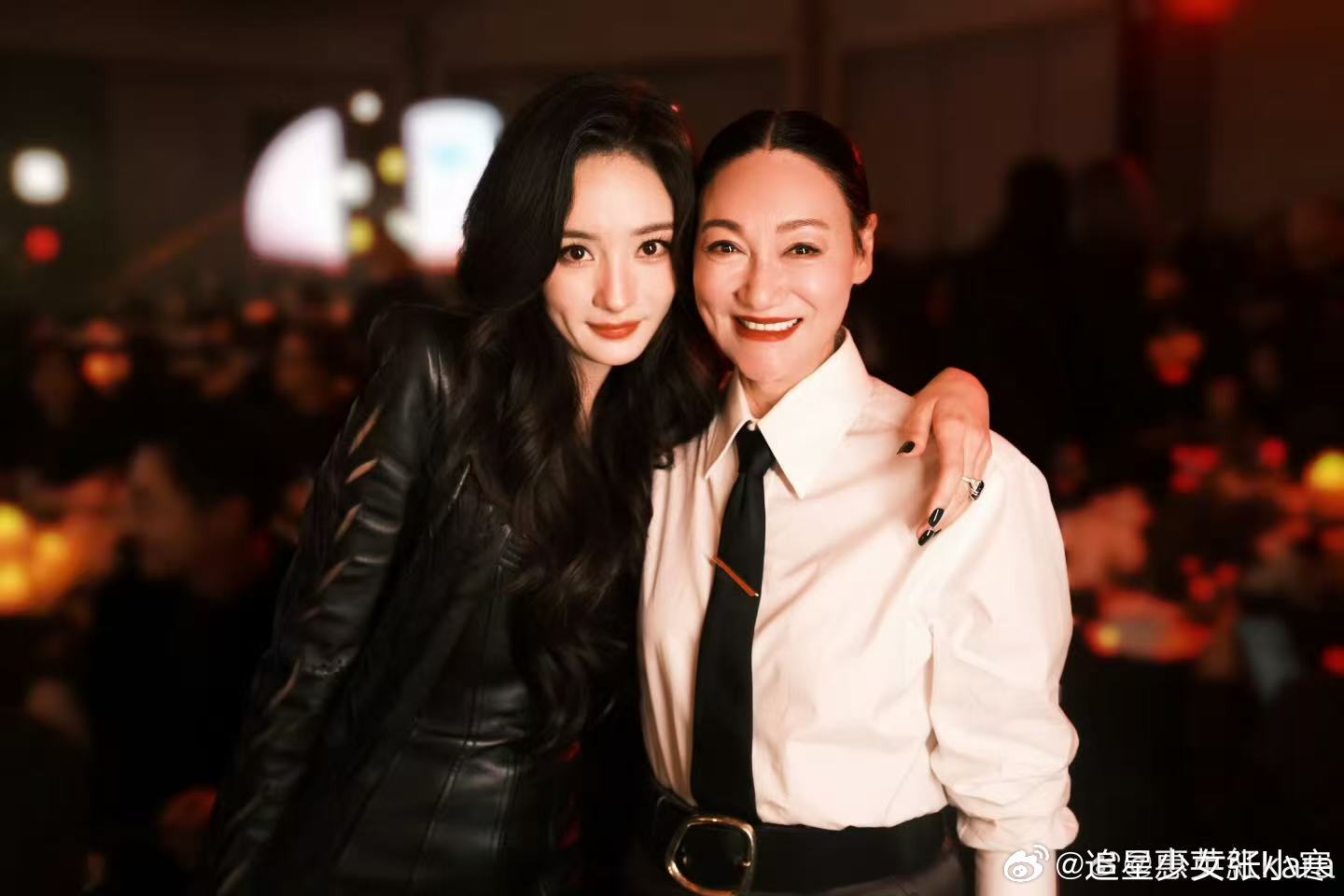 惠英红零点发文晒合照为杨幂庆生 惠英红希望不久的将来能和杨幂合作，期待合作合作惠