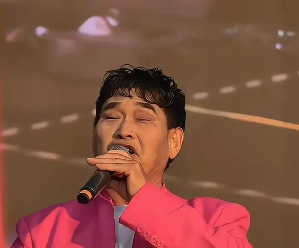 娱乐圈里最让人后背发凉的事

不是哪个顶流突然塌房

而是像大衣哥朱之文这样
