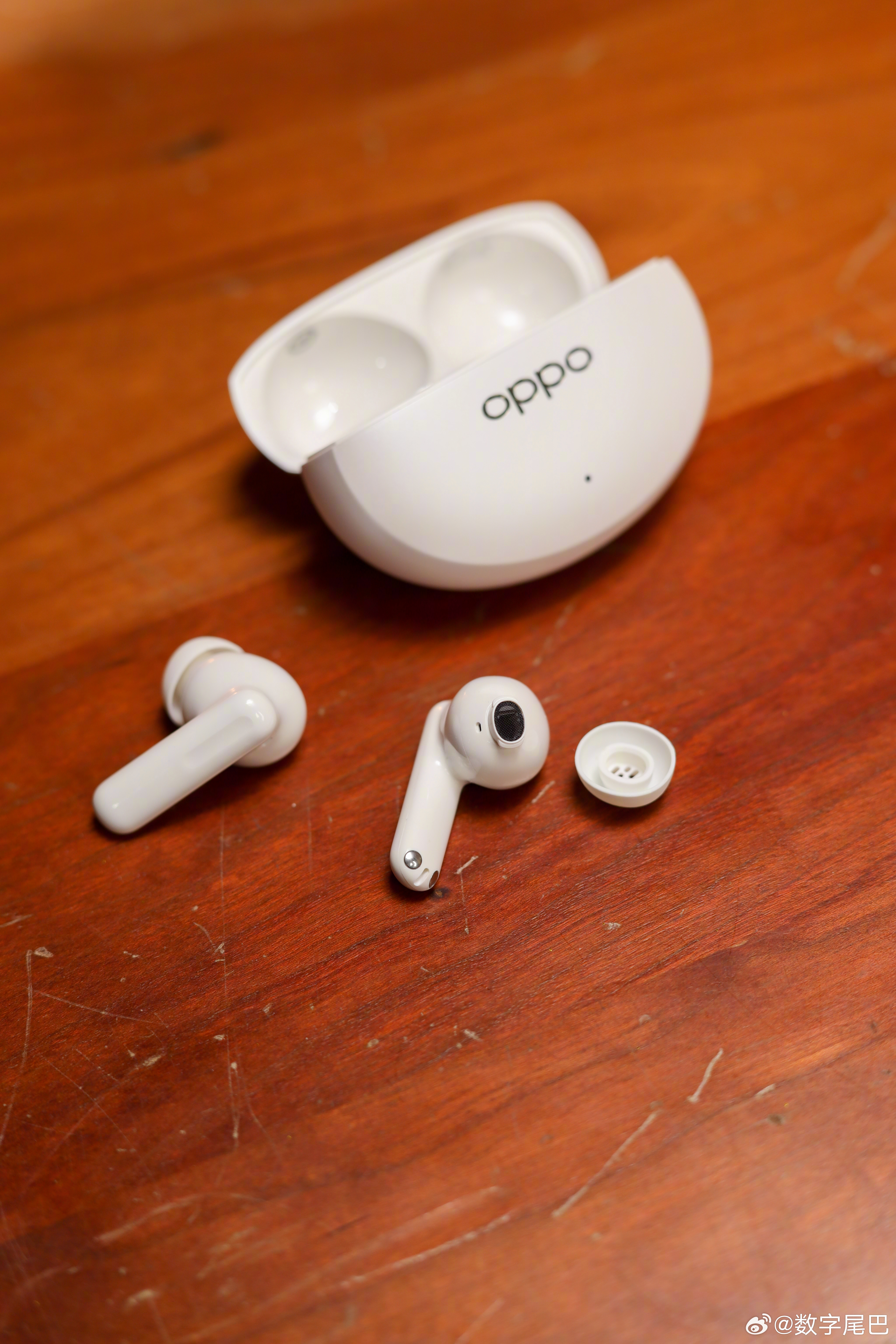 这段时间基本都在听 OPPO Enco Air5 Pro，虽说没几个钱，不过它的