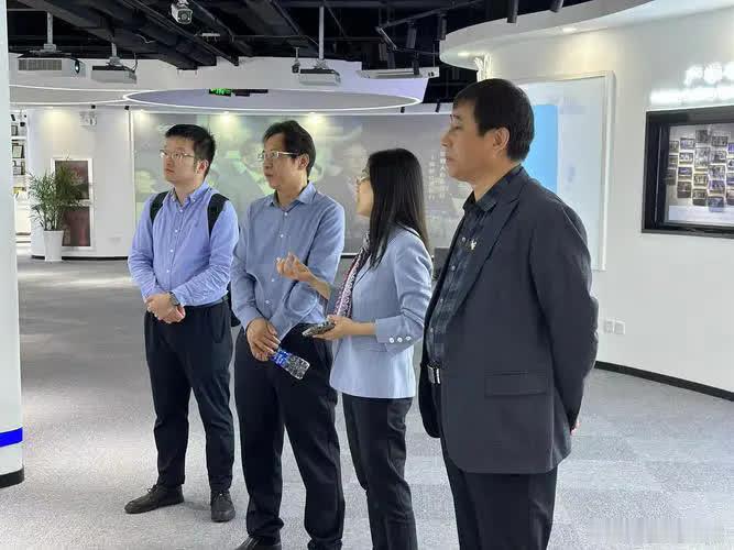 巴勒斯坦的政府军怎么不趁机攻打以色列呢？ 说白了就一句话：压根没有能统一出手的政