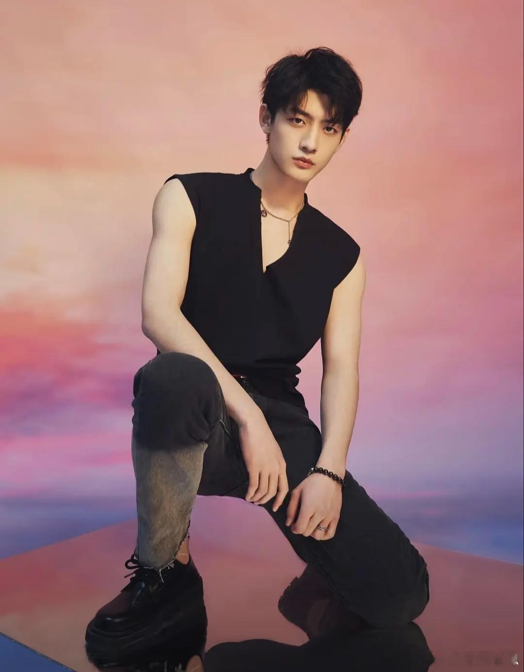 这是周也那个男朋友吗？长得很一般啊 