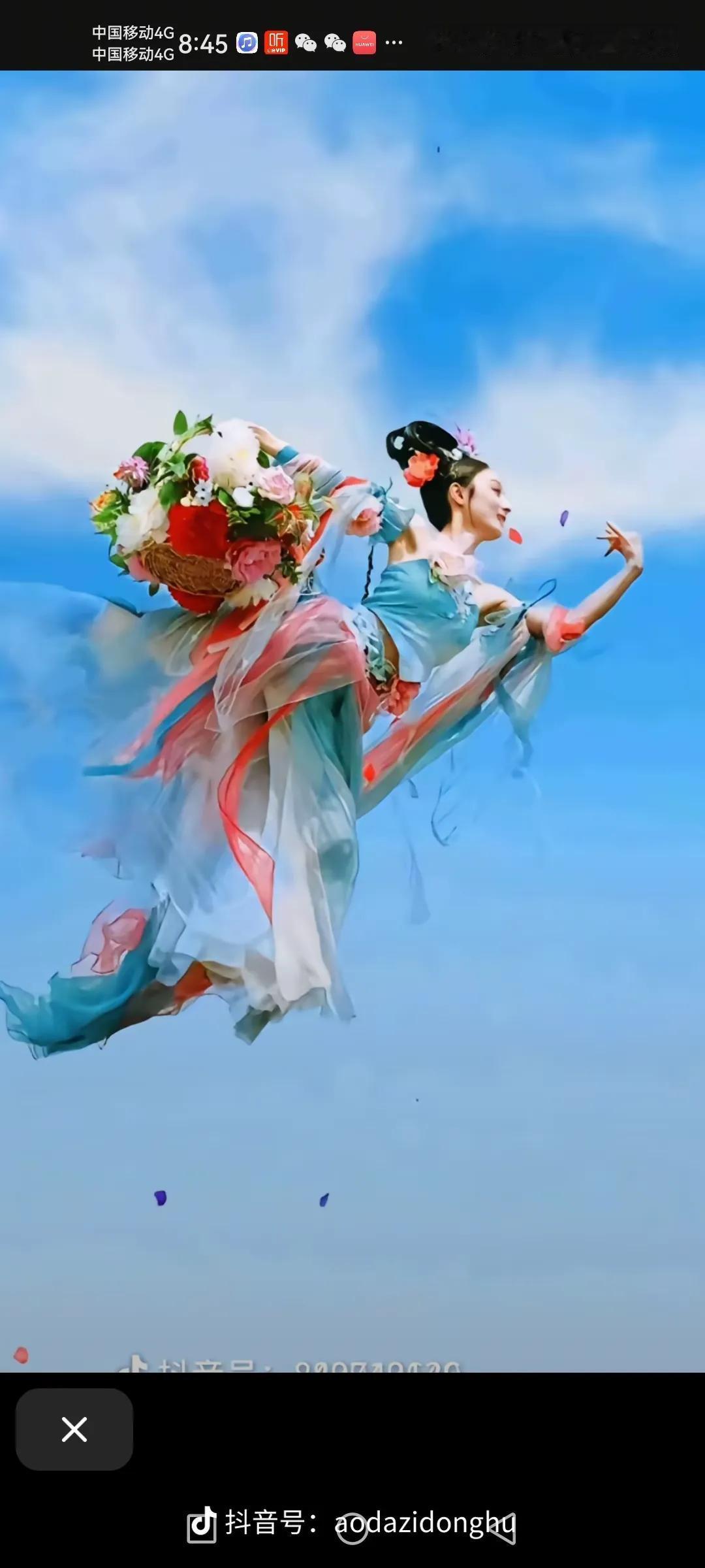 如果散花烟用这个洛阳天女散花的图案，很可能会再次翻红。
洛阳天女散花火了，很多人